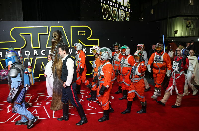 Illustration for article titled The Awesome Cosplay and Excitement of Star Wars: The Force Awakens' Opening Night